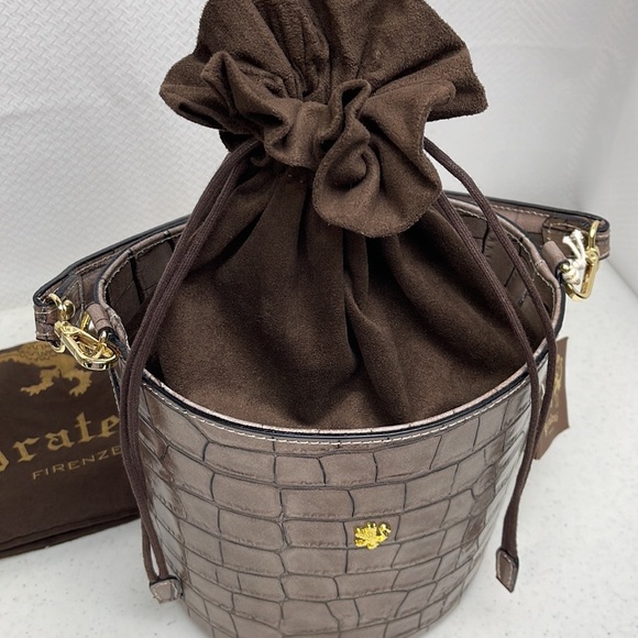 Pratesi Firenze Round Cinch Leather Bucket Bag - Picture 6 of 16